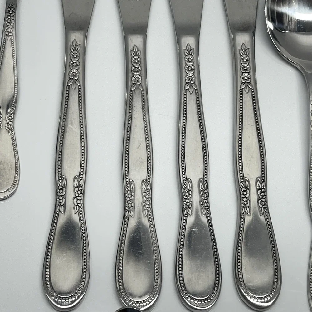 Vintage Northland Stainless Korea by Oneida Colonial Boutique Pattern 28 Piece